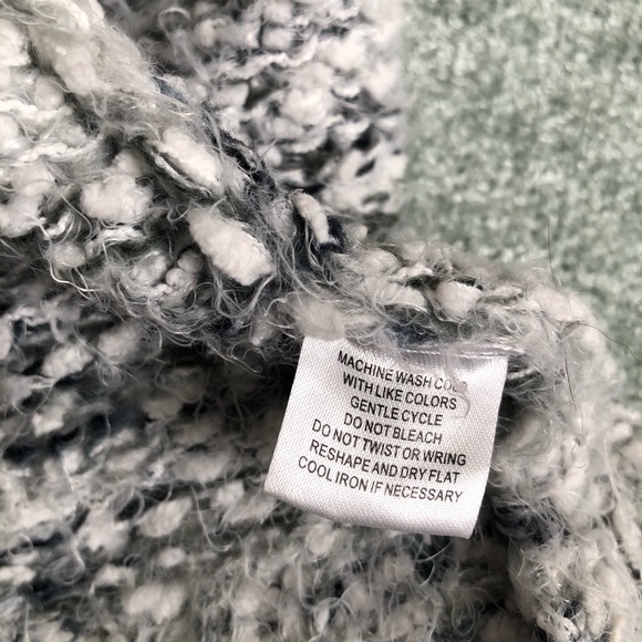 Beautiful Fuzzy Long Cardigan - Picture 4 of 4